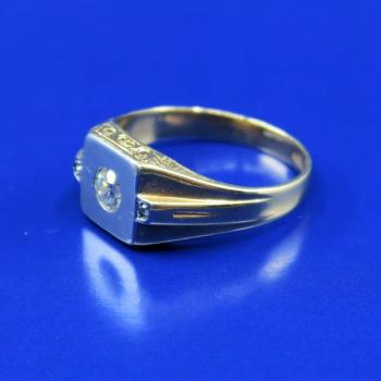 Gold mens ring with diamond
