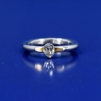 Platinum Ring - platinum, diamond - 1990 Platinum Ring - platinum, diamond - 1990