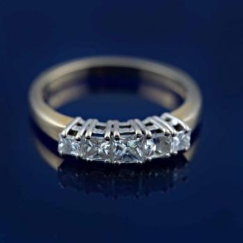 Ladies' Gold Ring - gold, diamond - 1980 Ladies' Gold Ring - gold, diamond - 1980