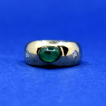 Gold ring with emerald Gold ring with emerald