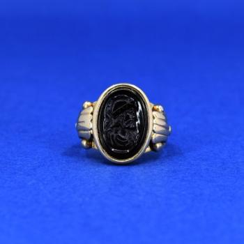 Gold signet ring Gold signet ring