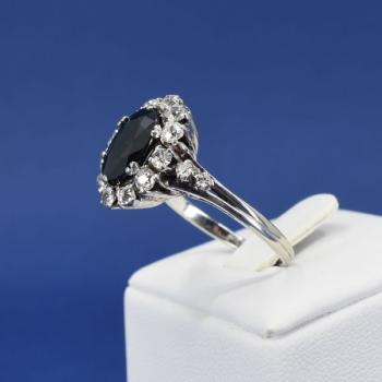 Gold ring with saphire and diamonds Gold ring with saphire and diamonds