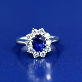 Gold ring with saphire and diamonds Gold ring with saphire and diamonds
