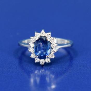 Gold ring with saphire and diamonds Gold ring with saphire and diamonds