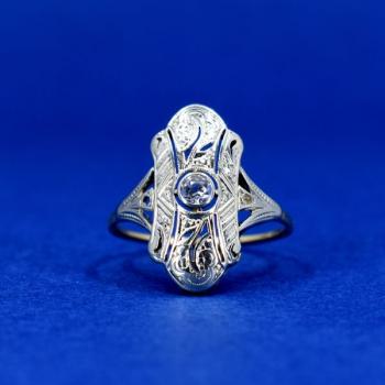 Gold art deco saphire ring Gold art deco saphire ring