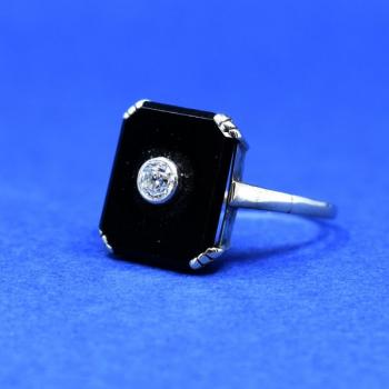Ladies' Gold Ring - onyx, gold - 1920 Ladies' Gold Ring - onyx, gold - 1920