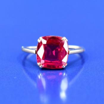 Gold ring with red stone Gold ring with red stone