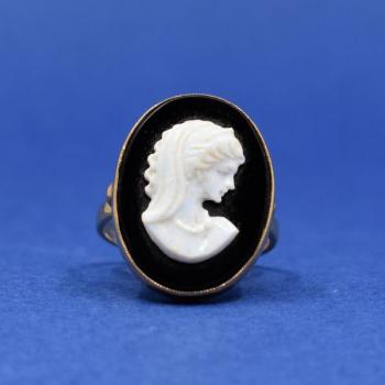 Gold ring with cameo Gold ring with cameo