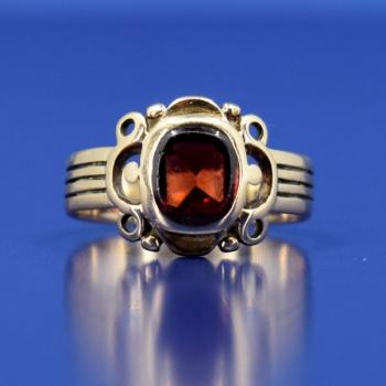 Ladies' Gold Ring - gold, Almandine - 1905 Ladies' Gold Ring - gold, Almandine - 1905