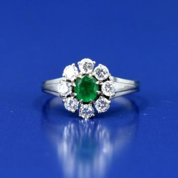 Gold ring with emerald a diamonds Gold ring with emerald a diamonds