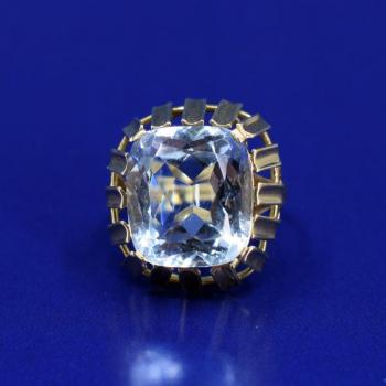 Gold ring with aquamarine Gold ring with aquamarine