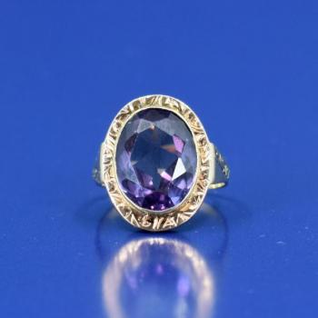 Ladies' Gold Ring - gold, amethyst - 1980 Ladies' Gold Ring - gold, amethyst - 1980