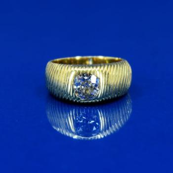 Gold ring with diamond