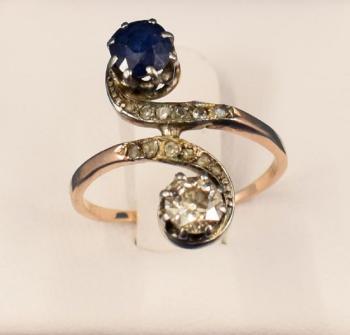 Gold art noveau ring with diamond and saphire